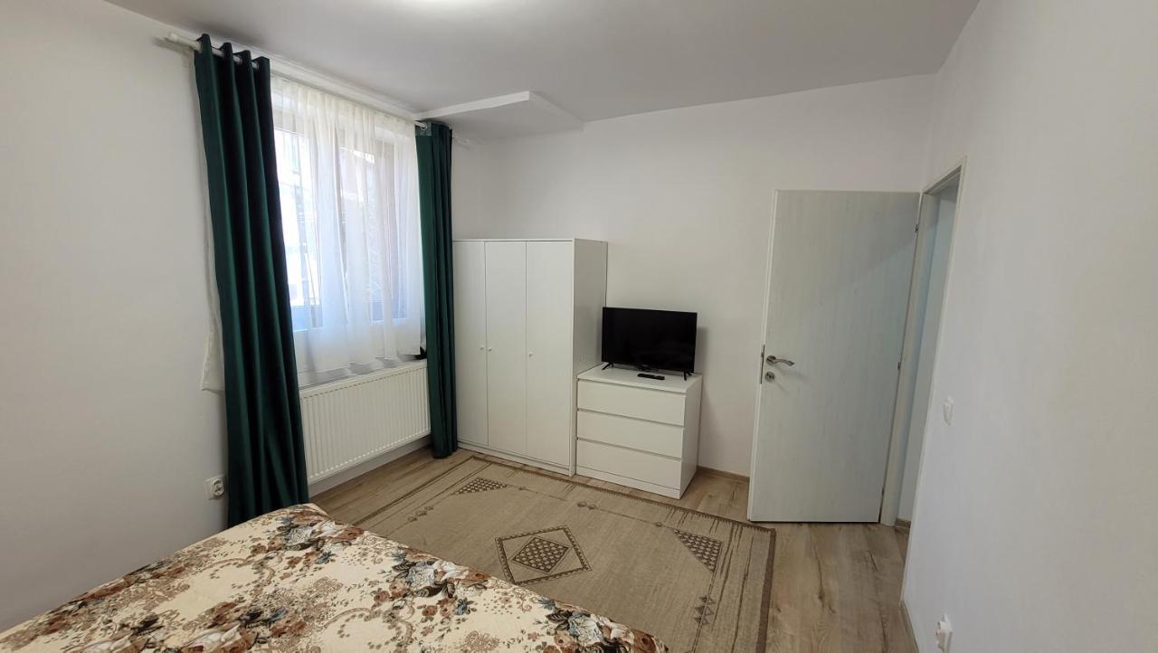 Andy Apartament Petroşani Екстериор снимка