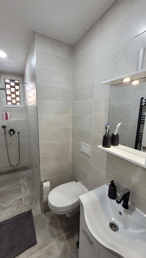 Andy Apartament Petroşani Екстериор снимка